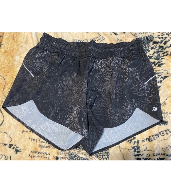 All In Motion Size Large Black Floral Athletic Running Shorts Lining - Picture 1 of 10